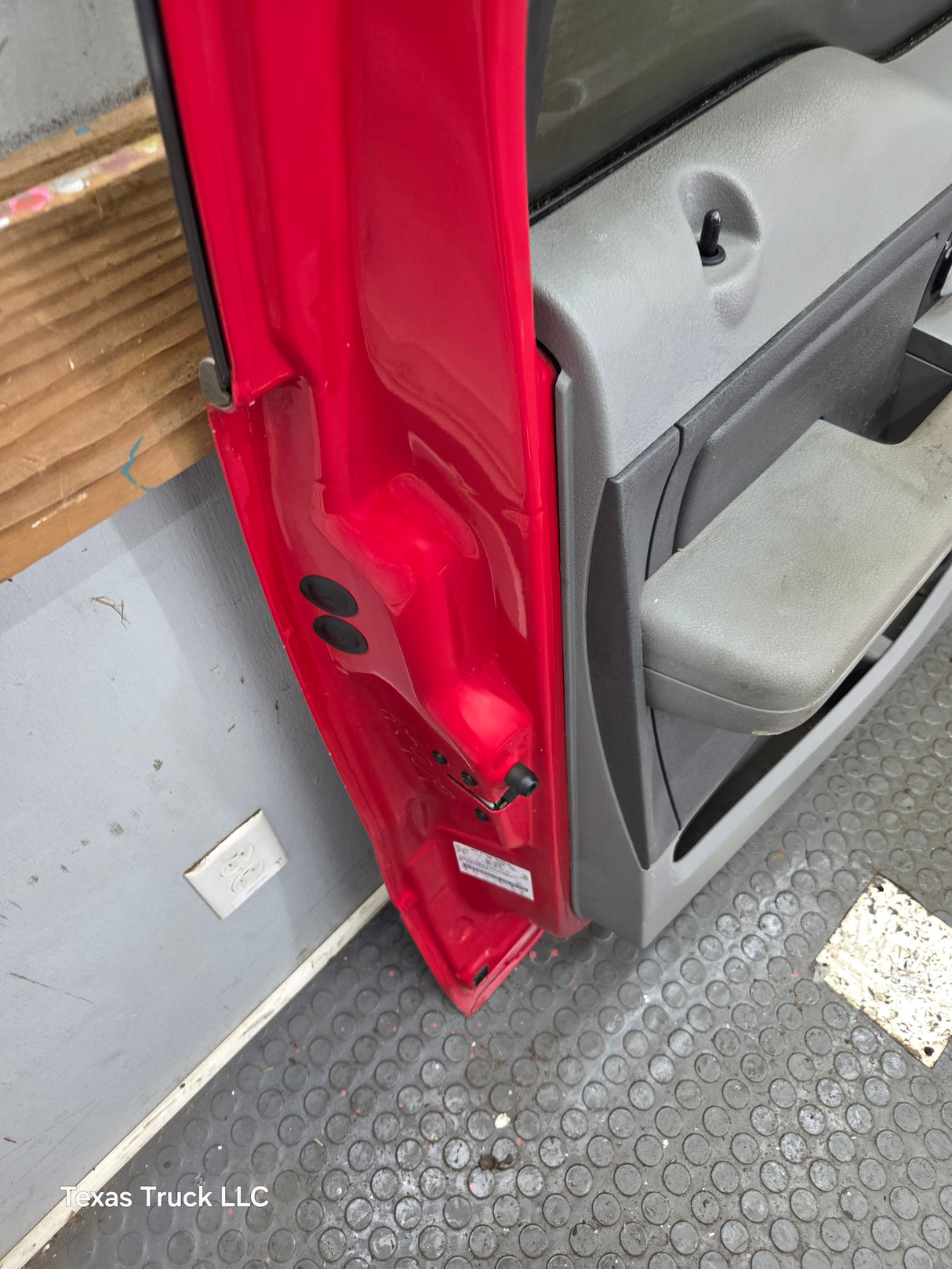 2004-2008 Ford F150 Crew Cab Driver Side Front Door LH