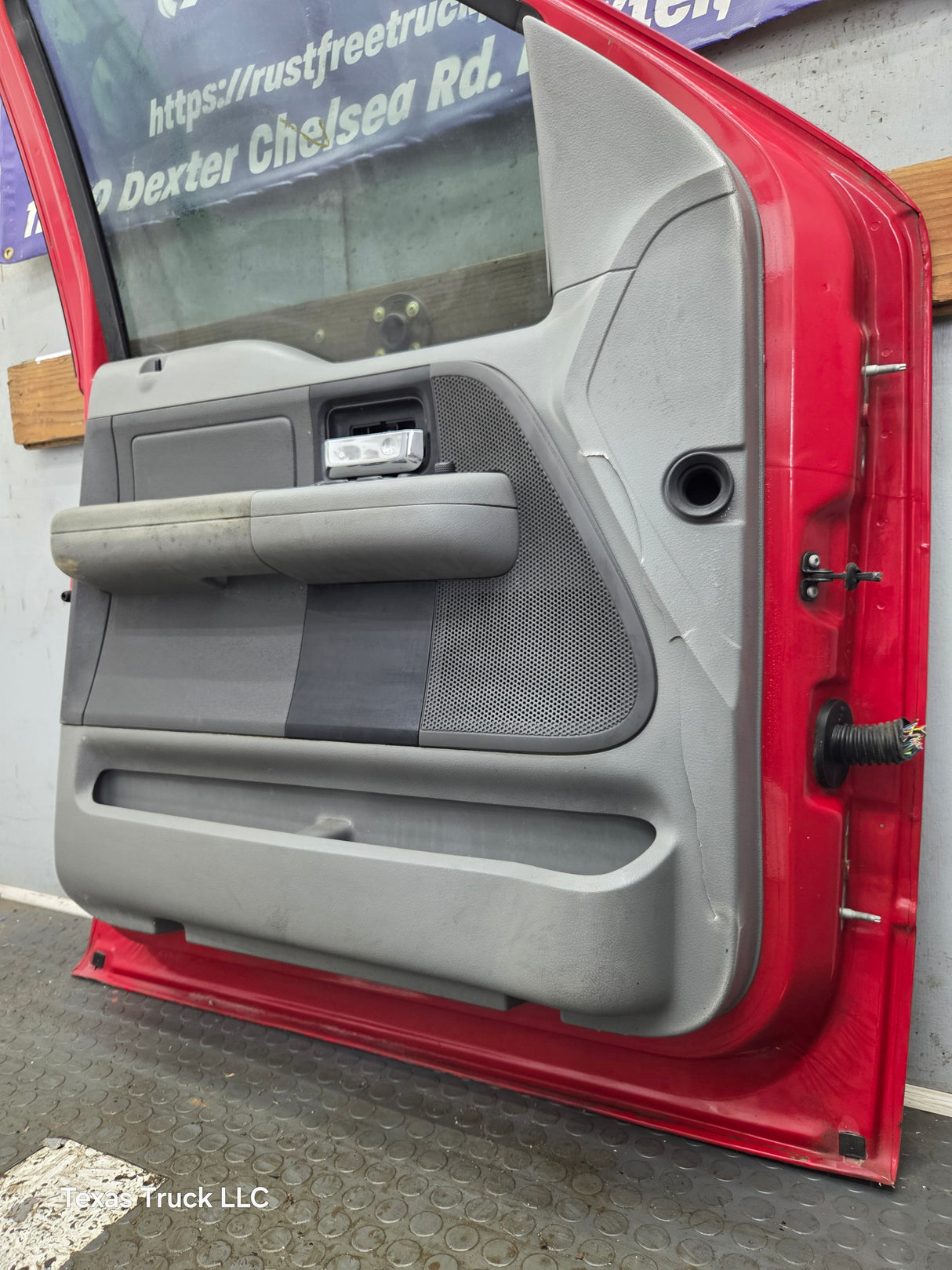 2004-2008 Ford F150 Crew Cab Driver Side Front Door LH