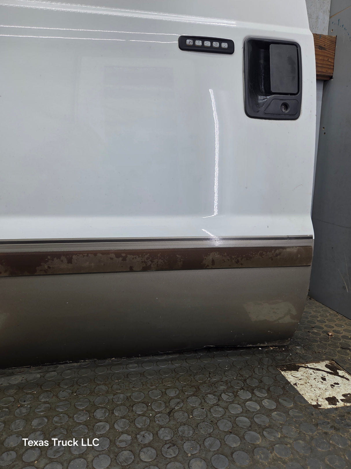 1999-2011 Ford Super Duty LH Driver Side Front Door F250 F350 F450 F550