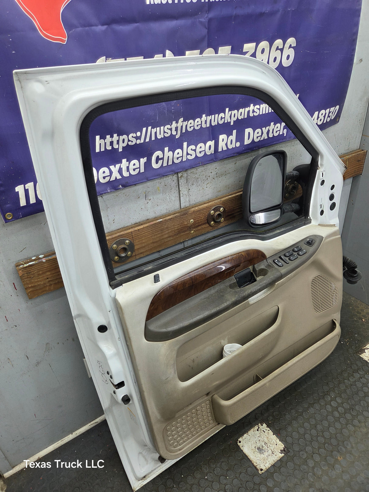 1999-2011 Ford Super Duty LH Driver Side Front Door F250 F350 F450 F550