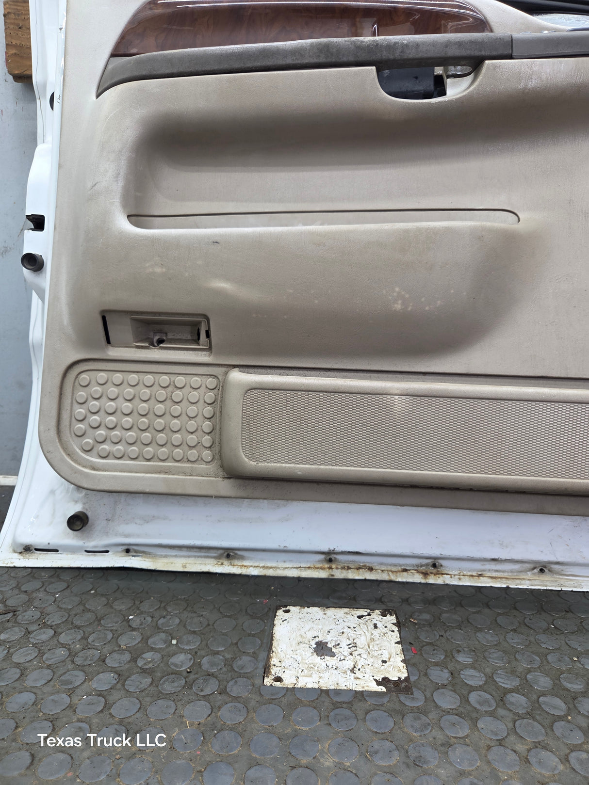 1999-2011 Ford Super Duty LH Driver Side Front Door F250 F350 F450 F550