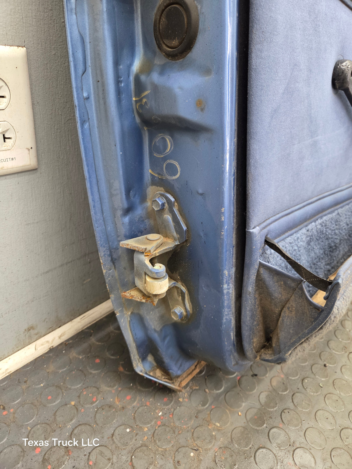 1983-1988 Ford Ranger Passenger Side Front Right Hand Door