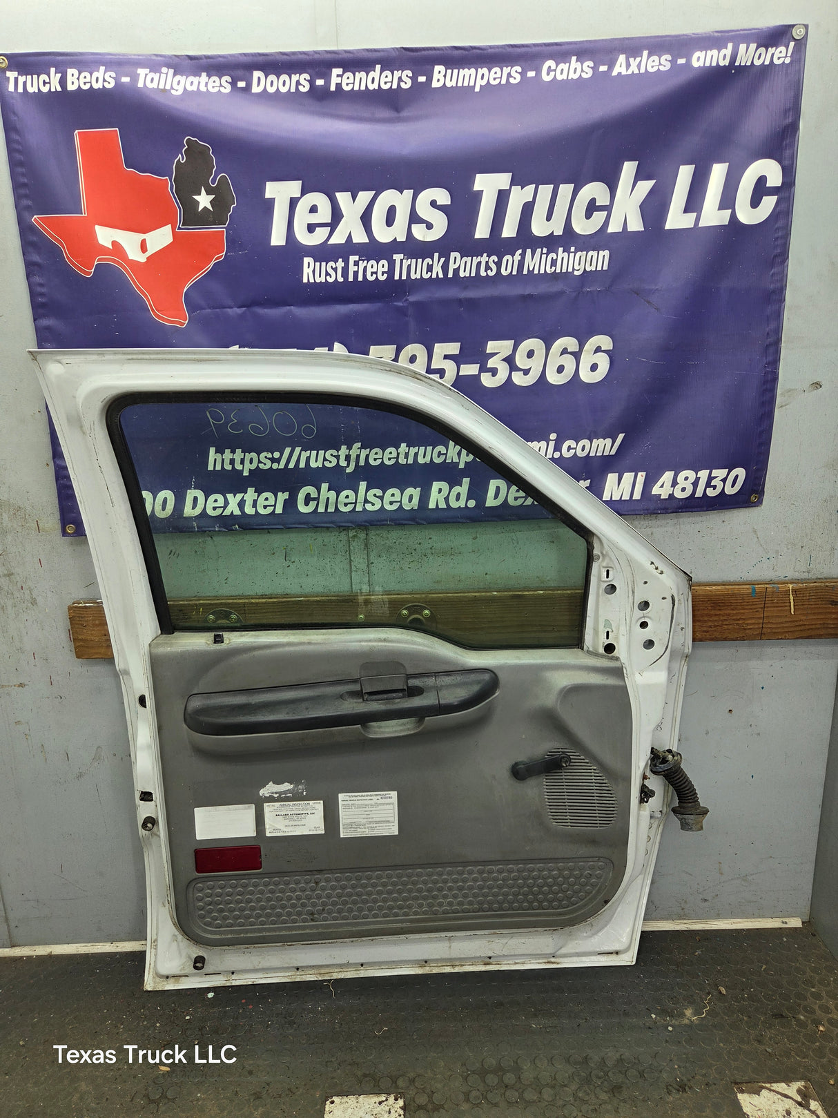 1999-2011 Ford Super Duty LH Driver Side Front Door F250 F350 F450 F550