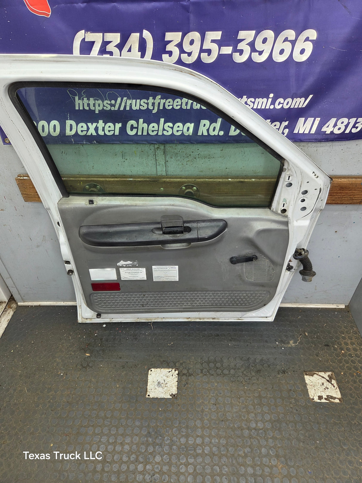 1999-2011 Ford Super Duty LH Driver Side Front Door F250 F350 F450 F550