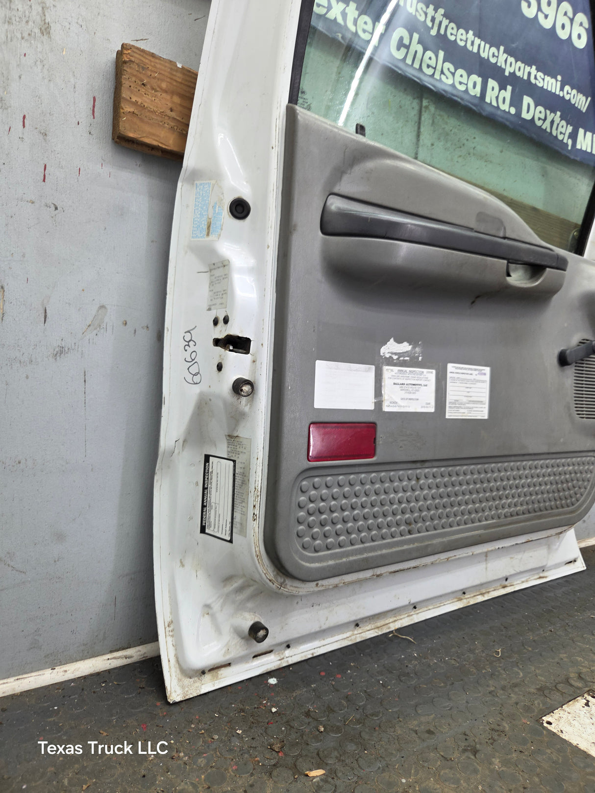 1999-2011 Ford Super Duty LH Driver Side Front Door F250 F350 F450 F550
