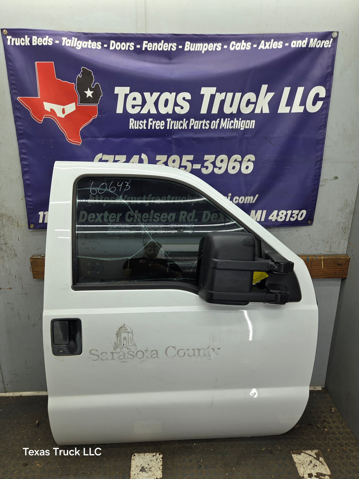 2012-2016 Ford Super Duty RH Passenger Side Front Door F250 F350 F450 F550