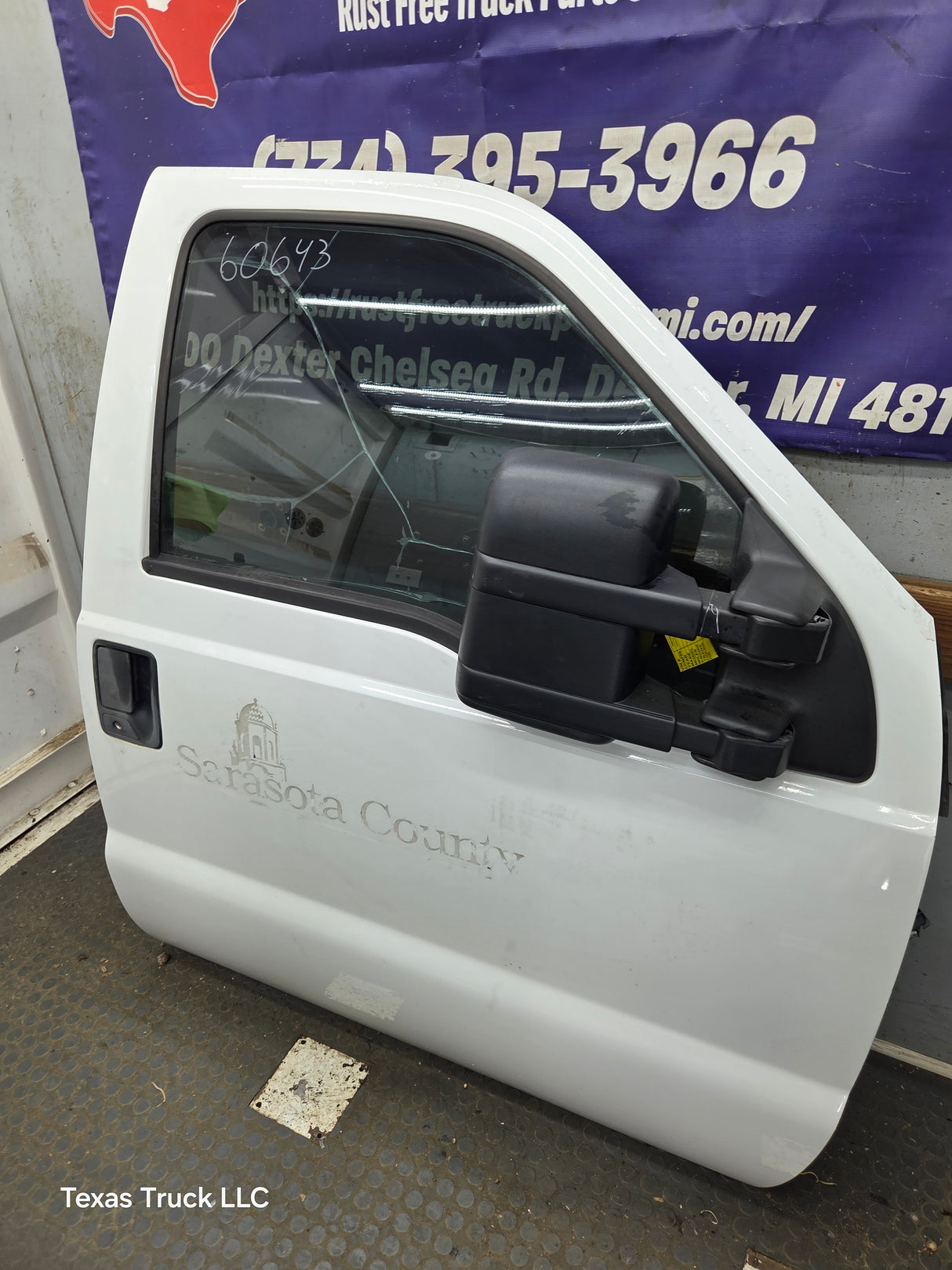 2012-2016 Ford Super Duty RH Passenger Side Front Door F250 F350 F450 F550