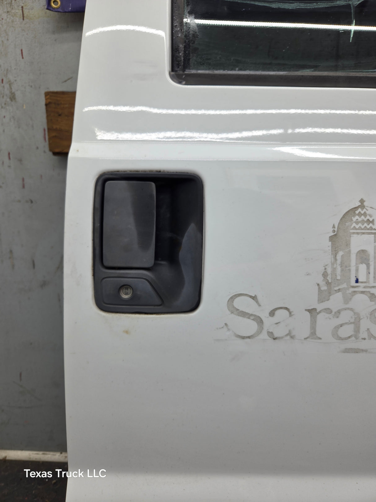 2012-2016 Ford Super Duty RH Passenger Side Front Door F250 F350 F450 F550
