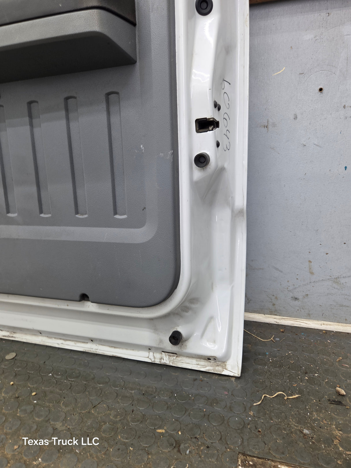 2012-2016 Ford Super Duty RH Passenger Side Front Door F250 F350 F450 F550