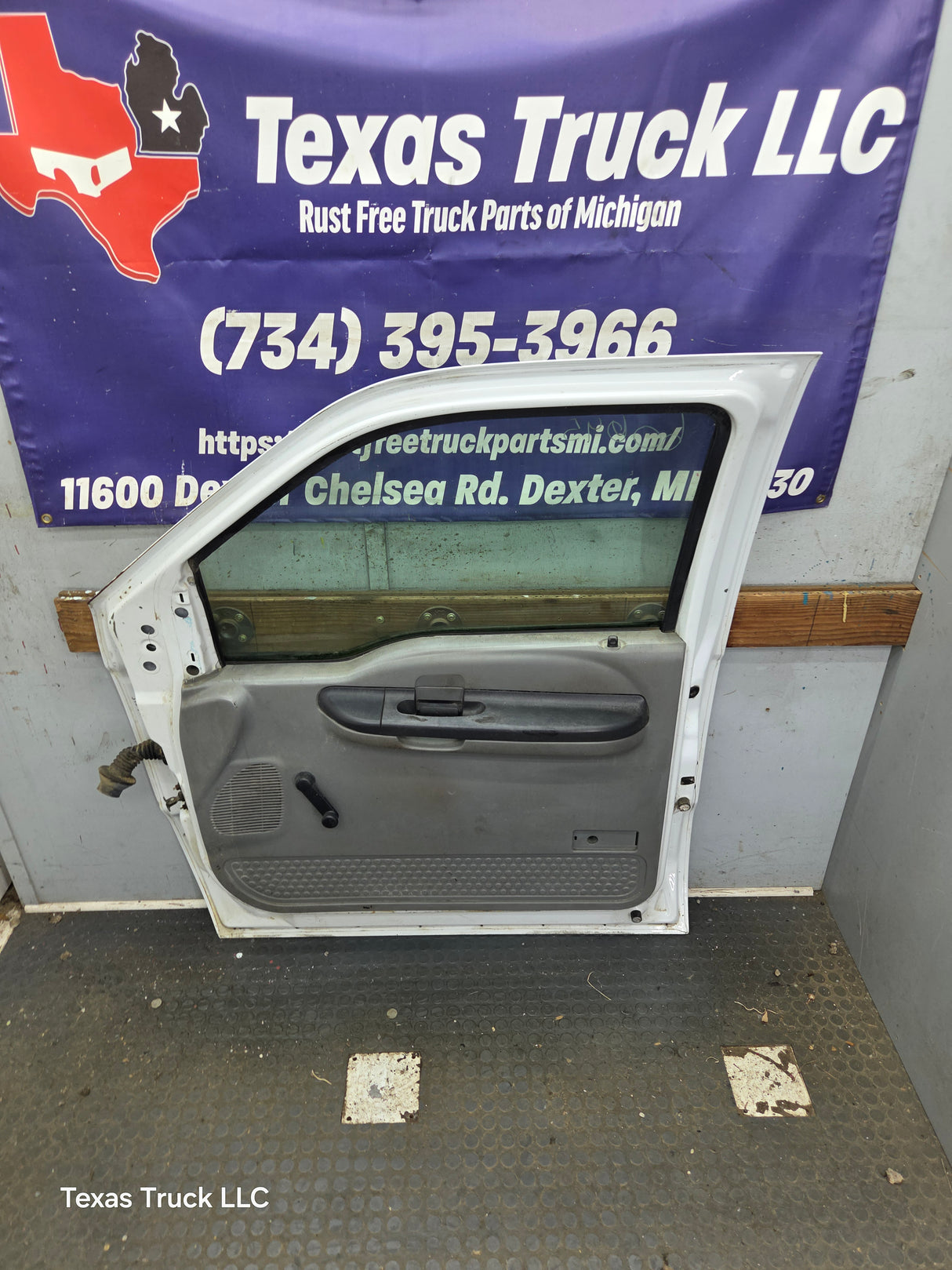 1999-2011 Ford Super Duty LH Driver Side Front Door F250 F350 F450 F550