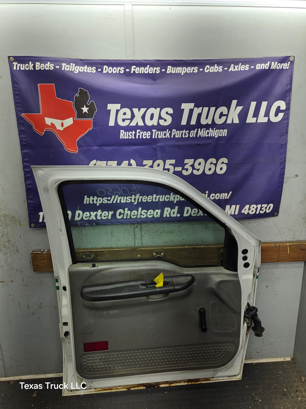 1999-2011 Ford Super Duty LH Driver Side Front Door F250 F350 F450 F550