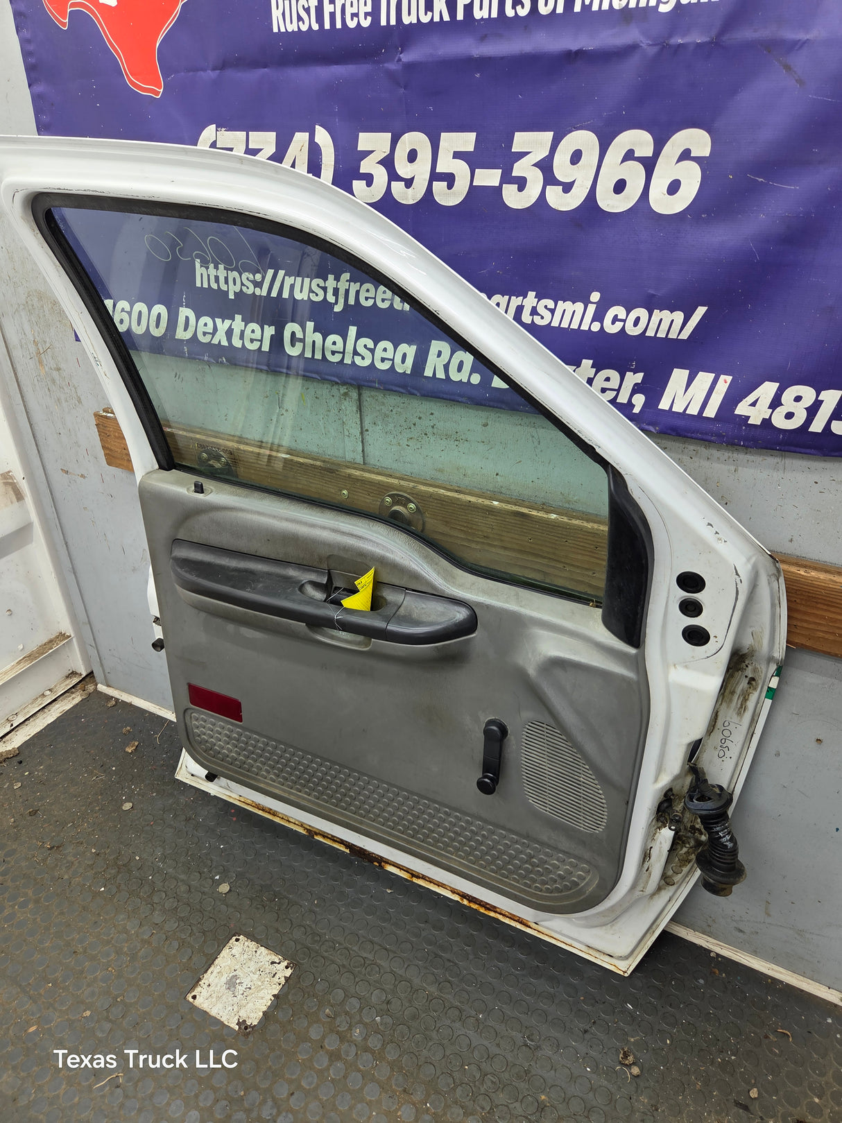 1999-2011 Ford Super Duty LH Driver Side Front Door F250 F350 F450 F550