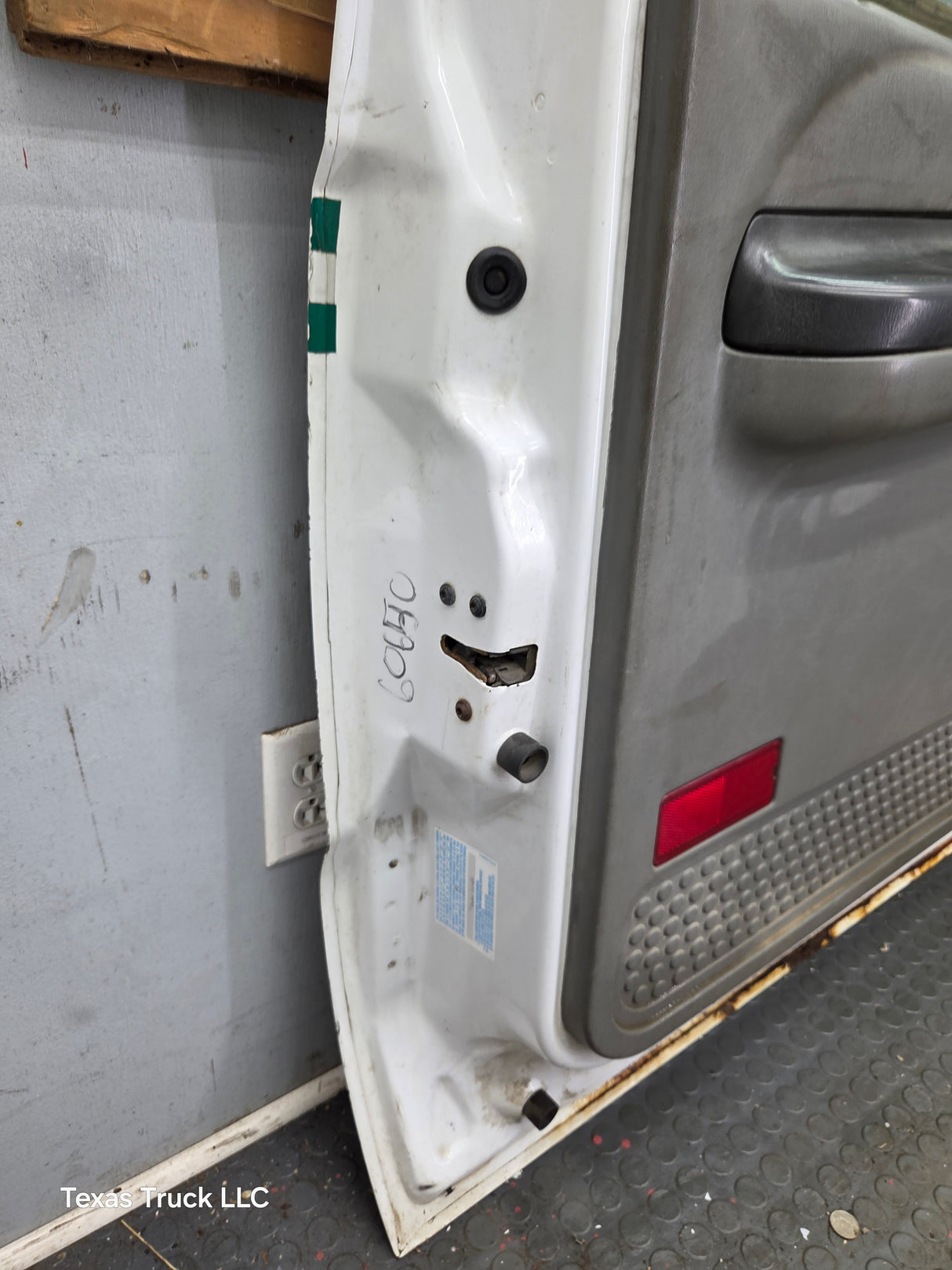 1999-2011 Ford Super Duty LH Driver Side Front Door F250 F350 F450 F550