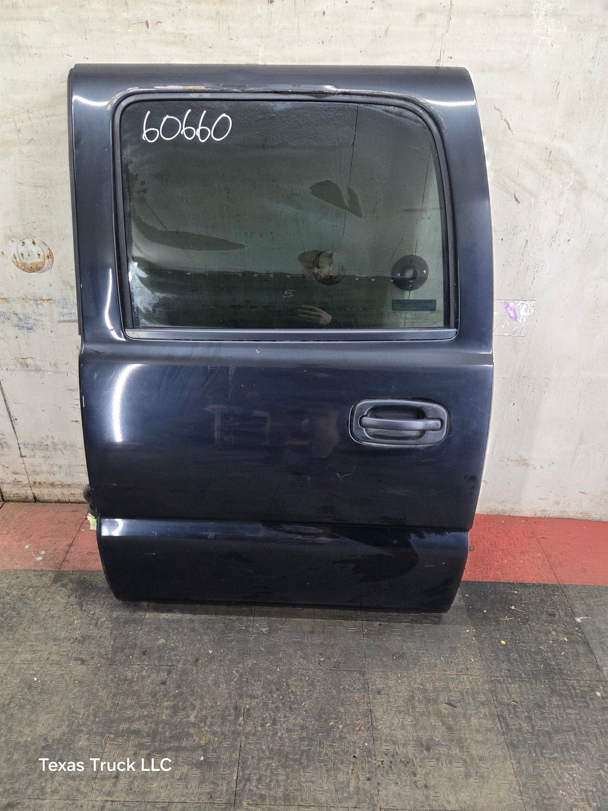 1999-2007 Chevrolet Silverado / GMC Sierra 1500 2500 3500 HD Driver side LH Crew Cab rear door