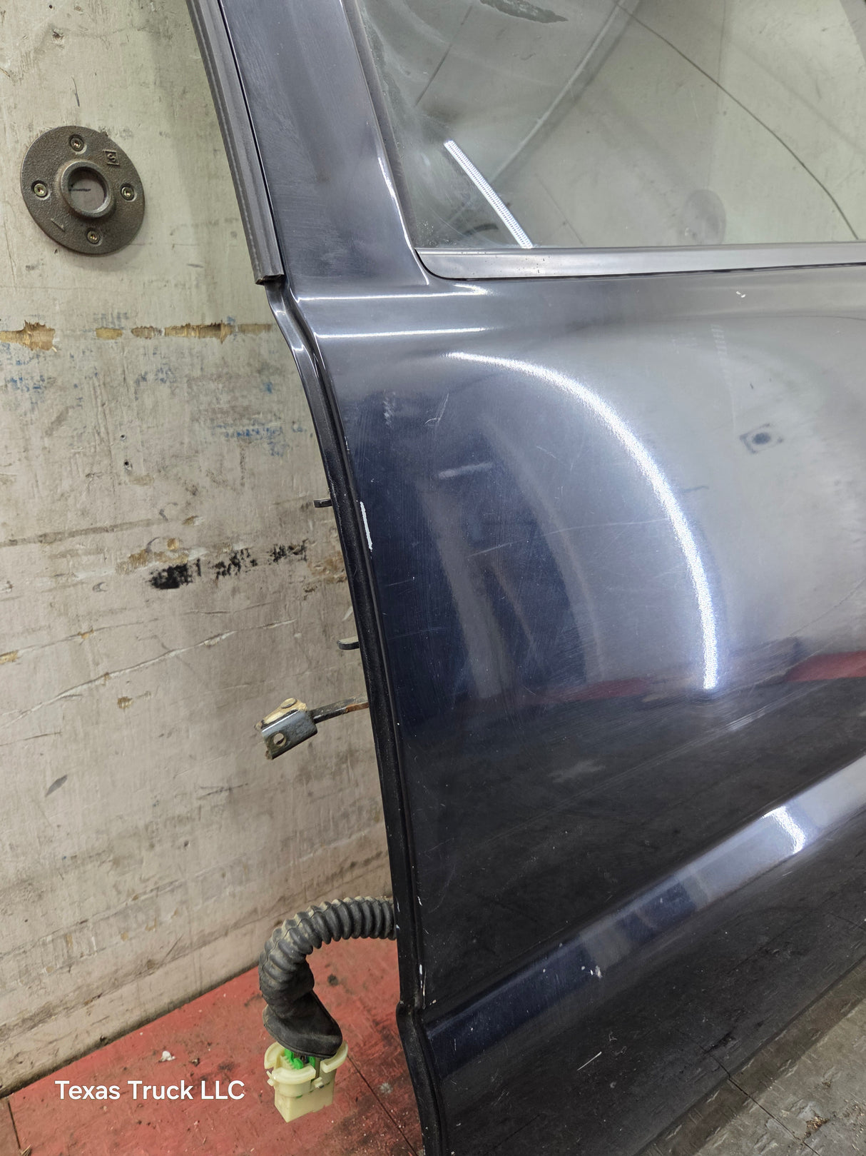 1999-2007 Chevrolet Silverado / GMC Sierra 1500 2500 3500 HD Driver side LH Crew Cab rear door