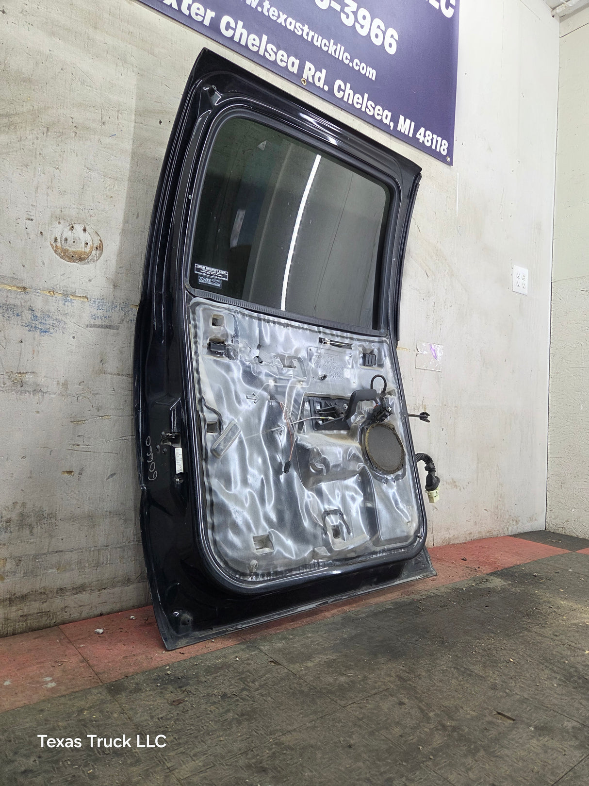 1999-2007 Chevrolet Silverado / GMC Sierra 1500 2500 3500 HD Driver side LH Crew Cab rear door