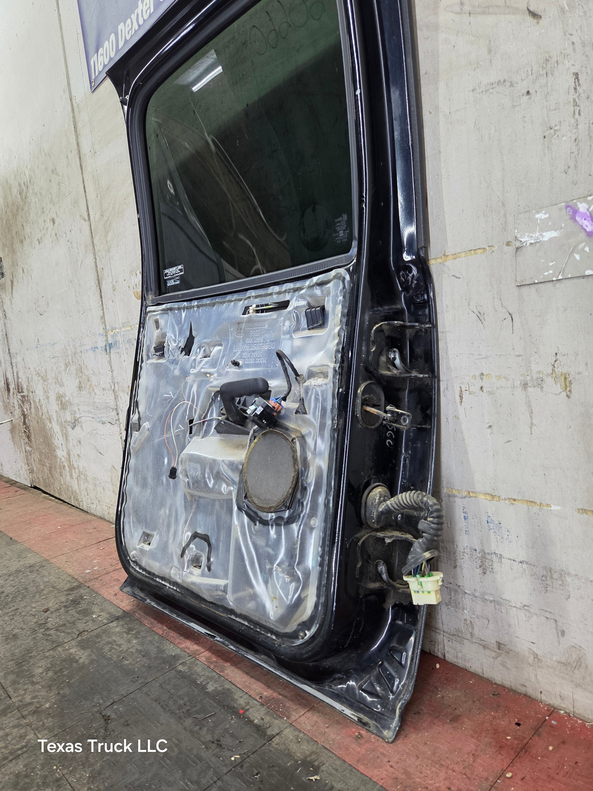 1999-2007 Chevrolet Silverado / GMC Sierra 1500 2500 3500 HD Driver side LH Crew Cab rear door