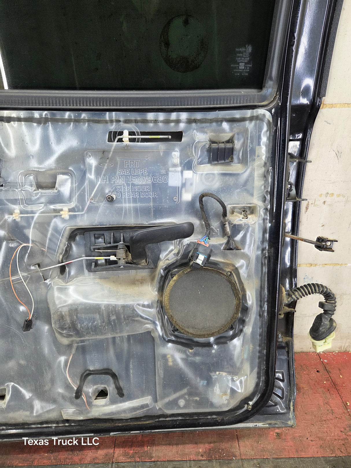 1999-2007 Chevrolet Silverado / GMC Sierra 1500 2500 3500 HD Driver side LH Crew Cab rear door