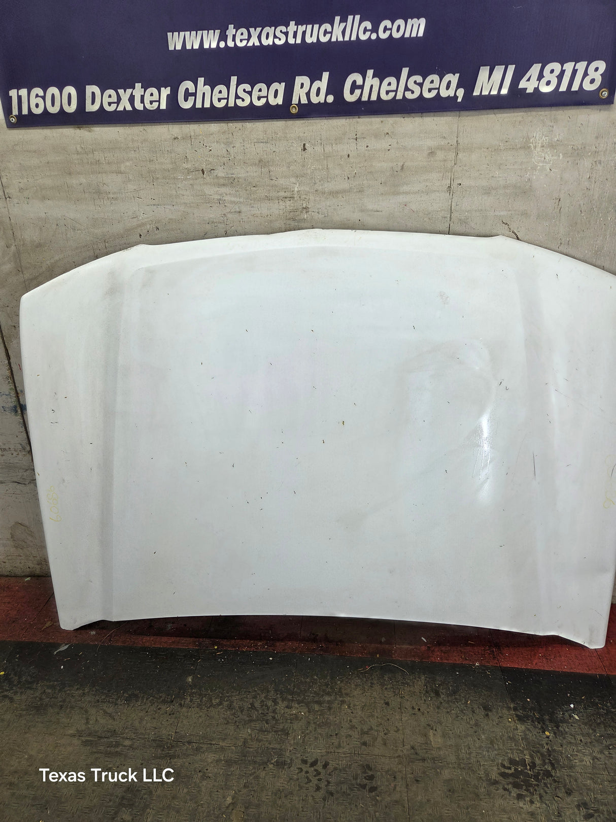 2003-2006 Chevrolet Silverado 1500 2500 'Cateye' Hood "Standard Line" - Summit White
