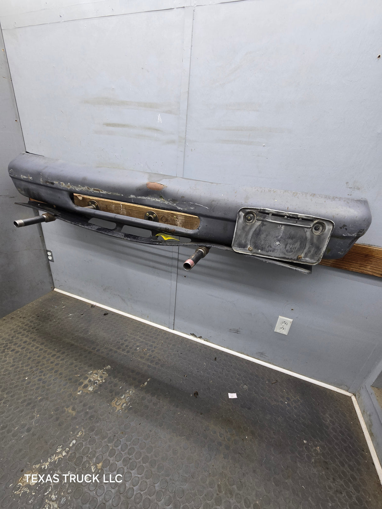 1992–2007 Ford Econoline E-150 E-250 E-350 E-450 E-550 Front Bumper