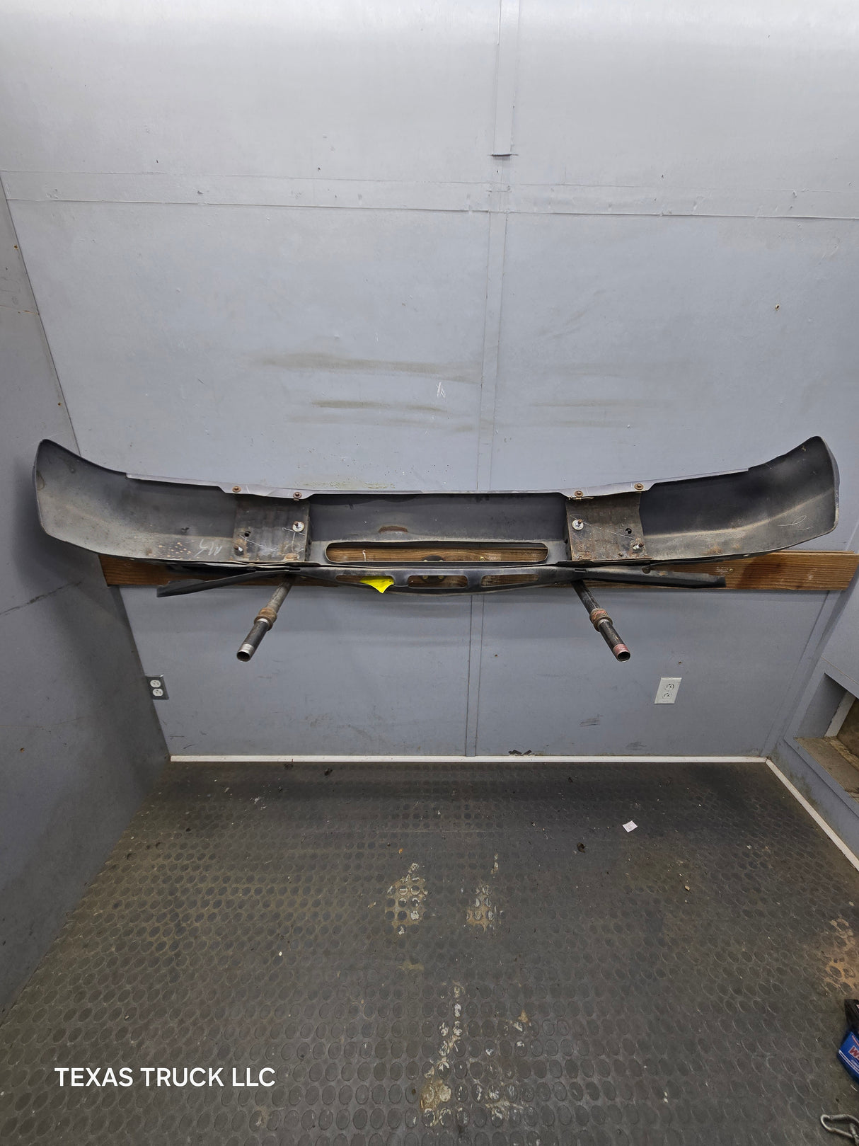 1992–2007 Ford Econoline E-150 E-250 E-350 E-450 E-550 Front Bumper