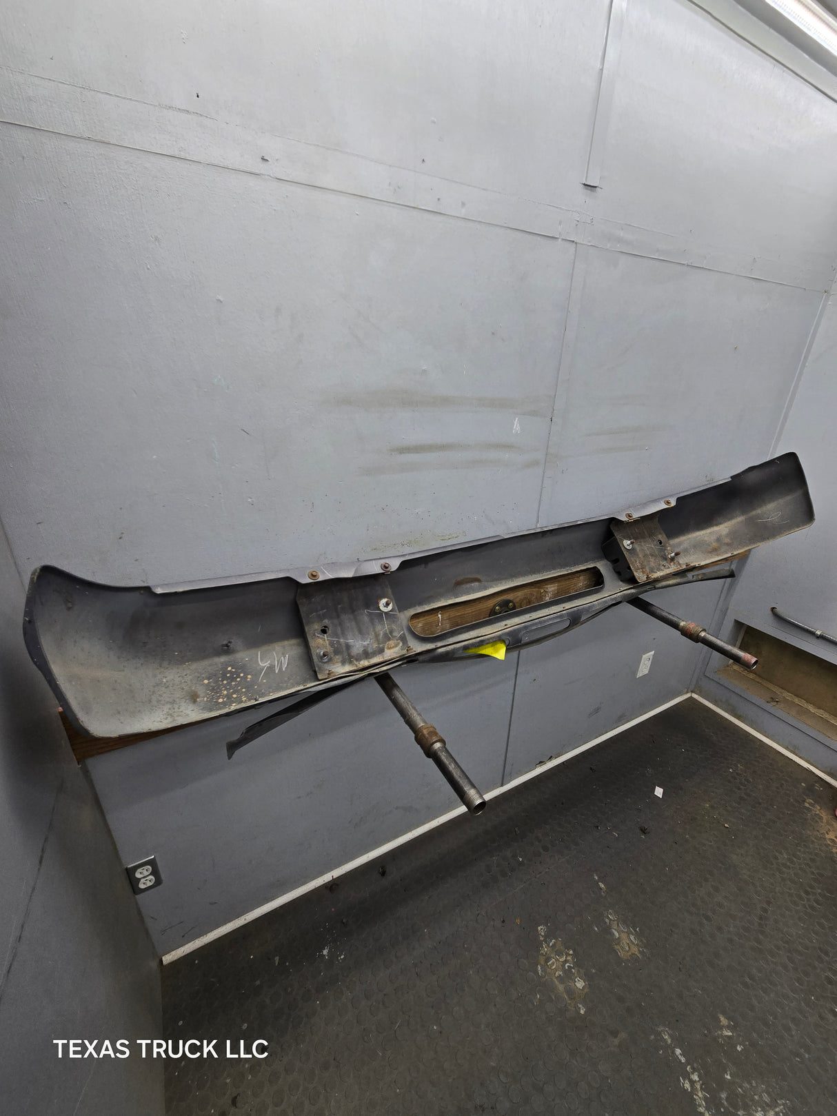 1992–2007 Ford Econoline E-150 E-250 E-350 E-450 E-550 Front Bumper