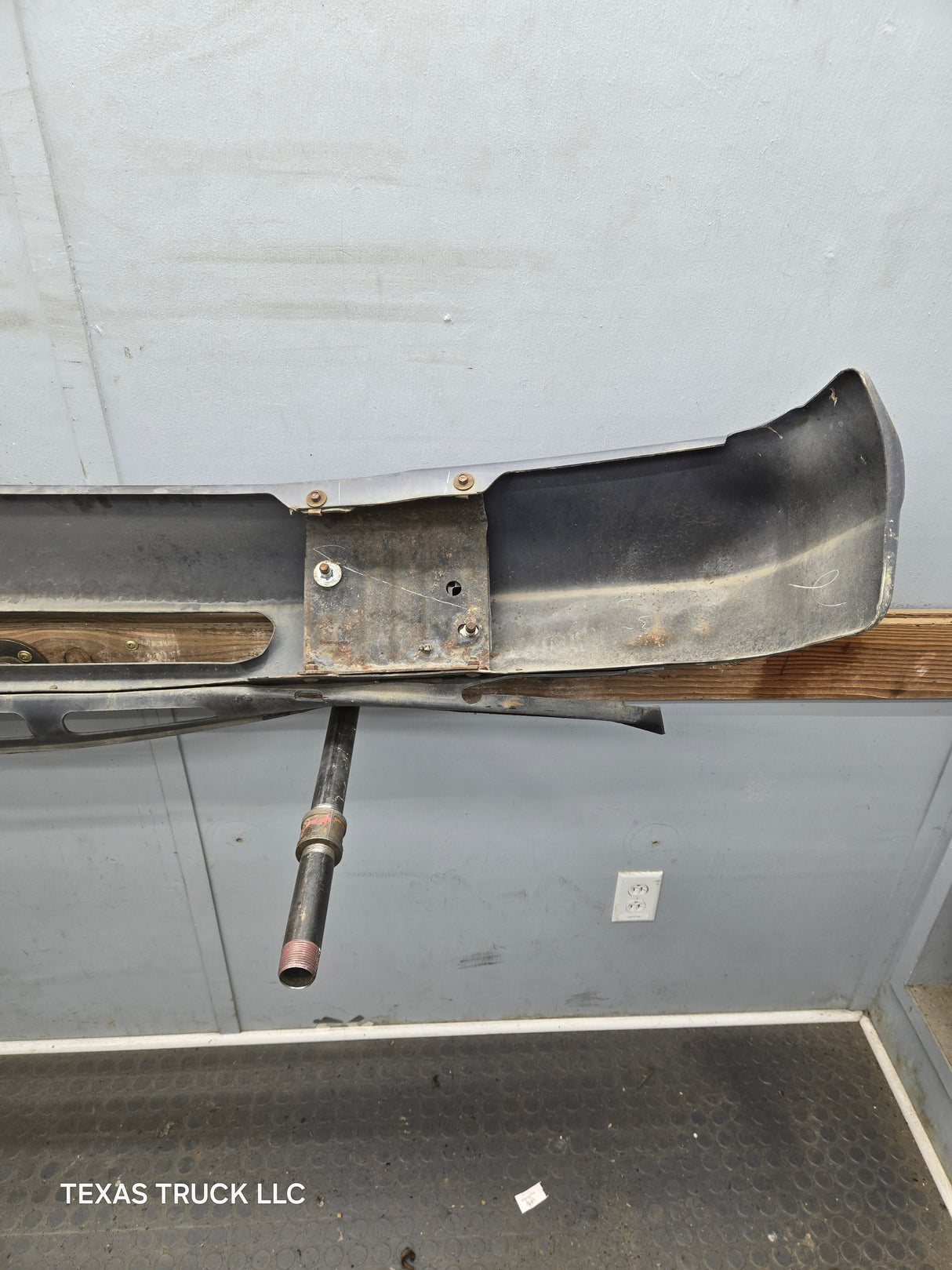 1992–2007 Ford Econoline E-150 E-250 E-350 E-450 E-550 Front Bumper