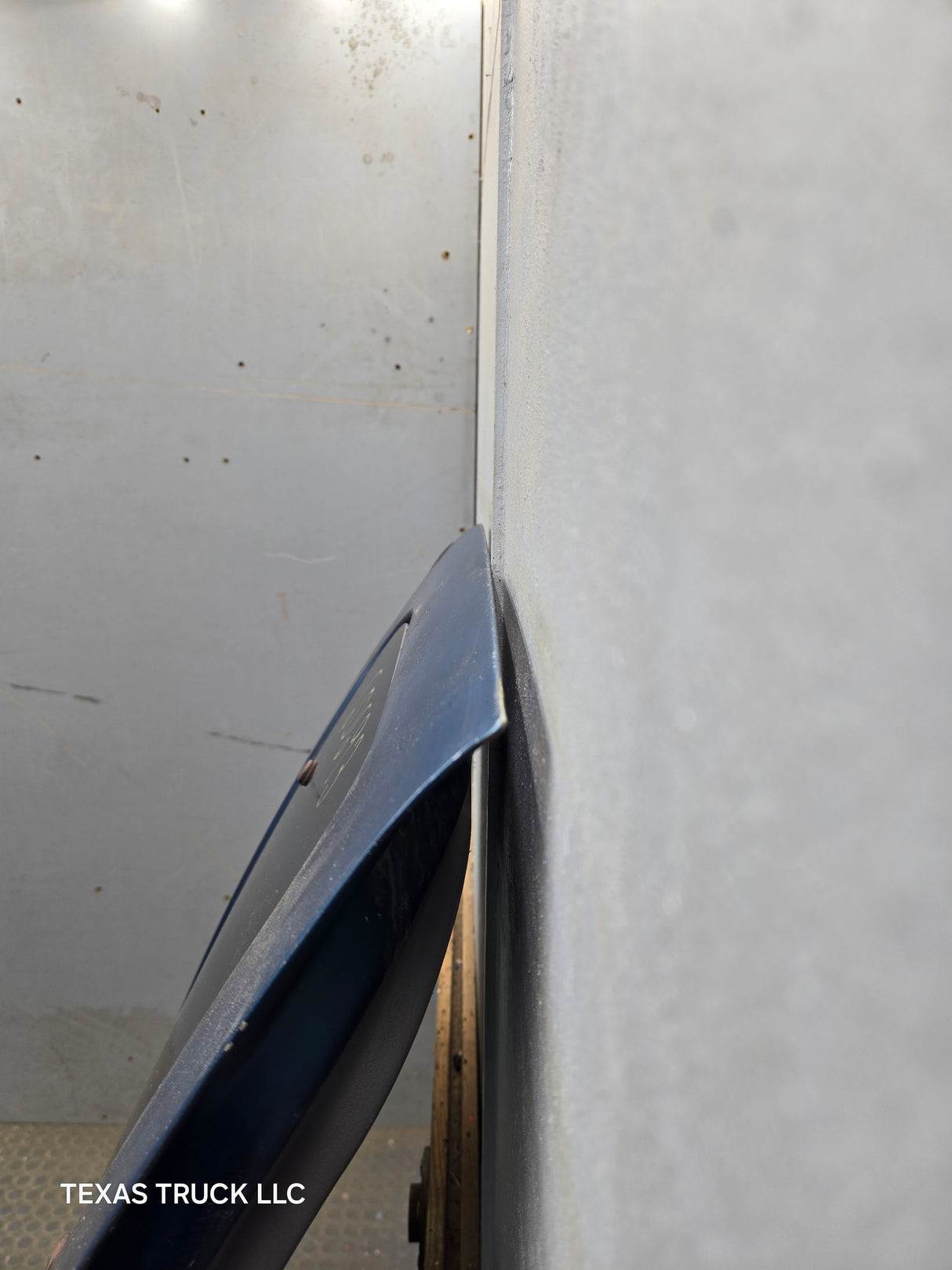1999-2007 Ford Super Duty F250 F350 F450 F550 LH Extended Cab Driver Side Rear Door