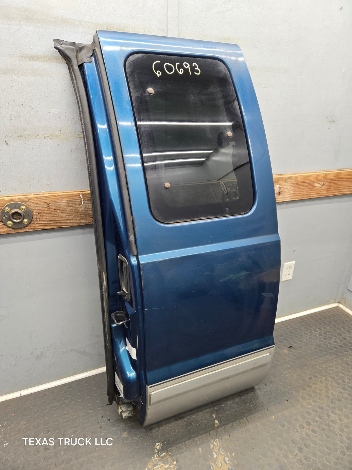 1999-2007 Ford Super Duty F250 F350 F450 F550 LH Extended Cab Driver Side Rear Door