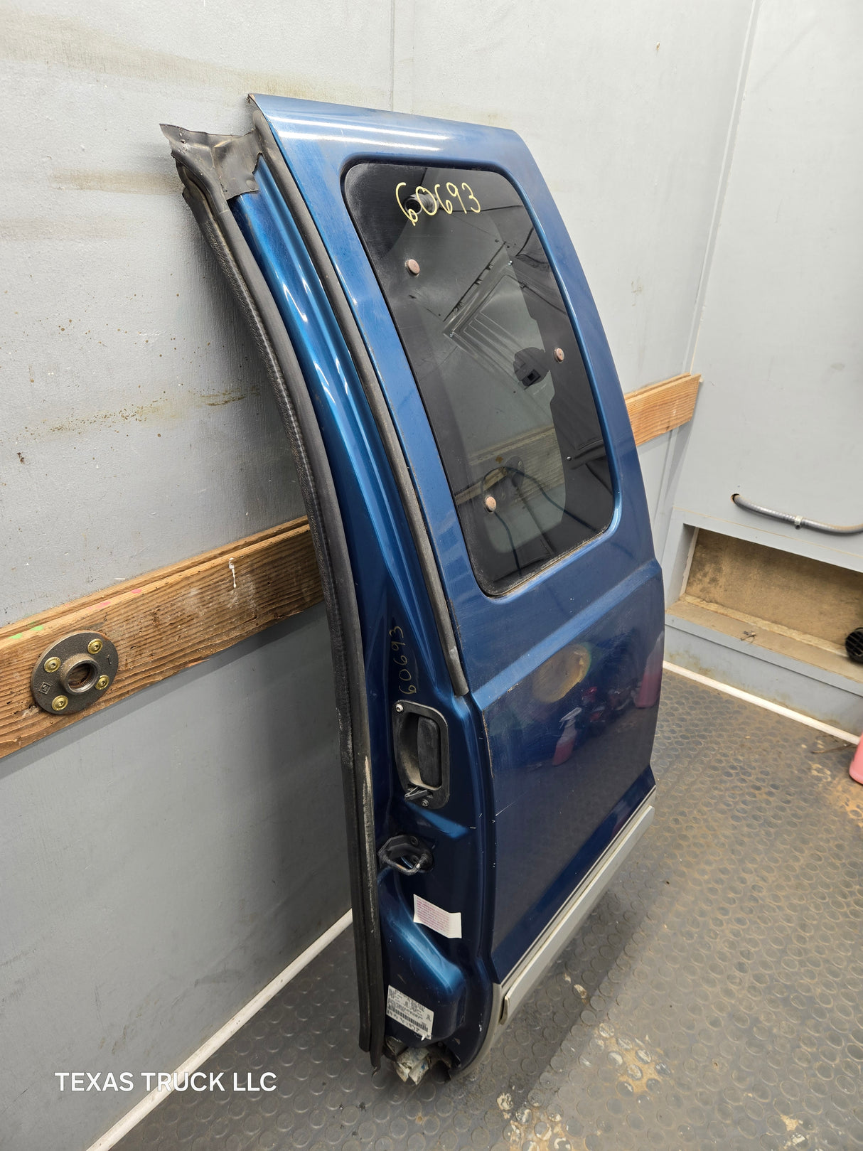 1999-2007 Ford Super Duty F250 F350 F450 F550 LH Extended Cab Driver Side Rear Door