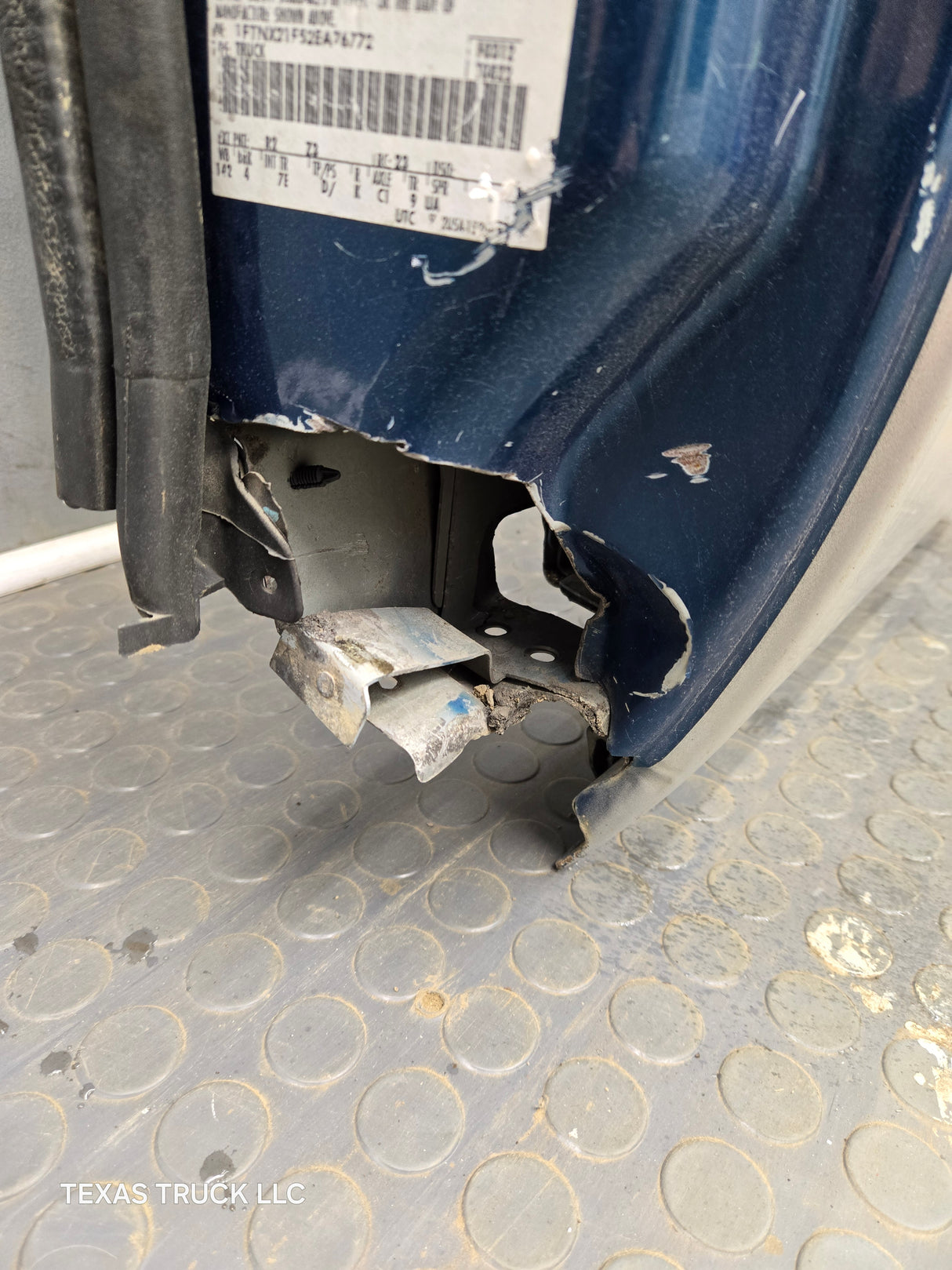 1999-2007 Ford Super Duty F250 F350 F450 F550 LH Extended Cab Driver Side Rear Door