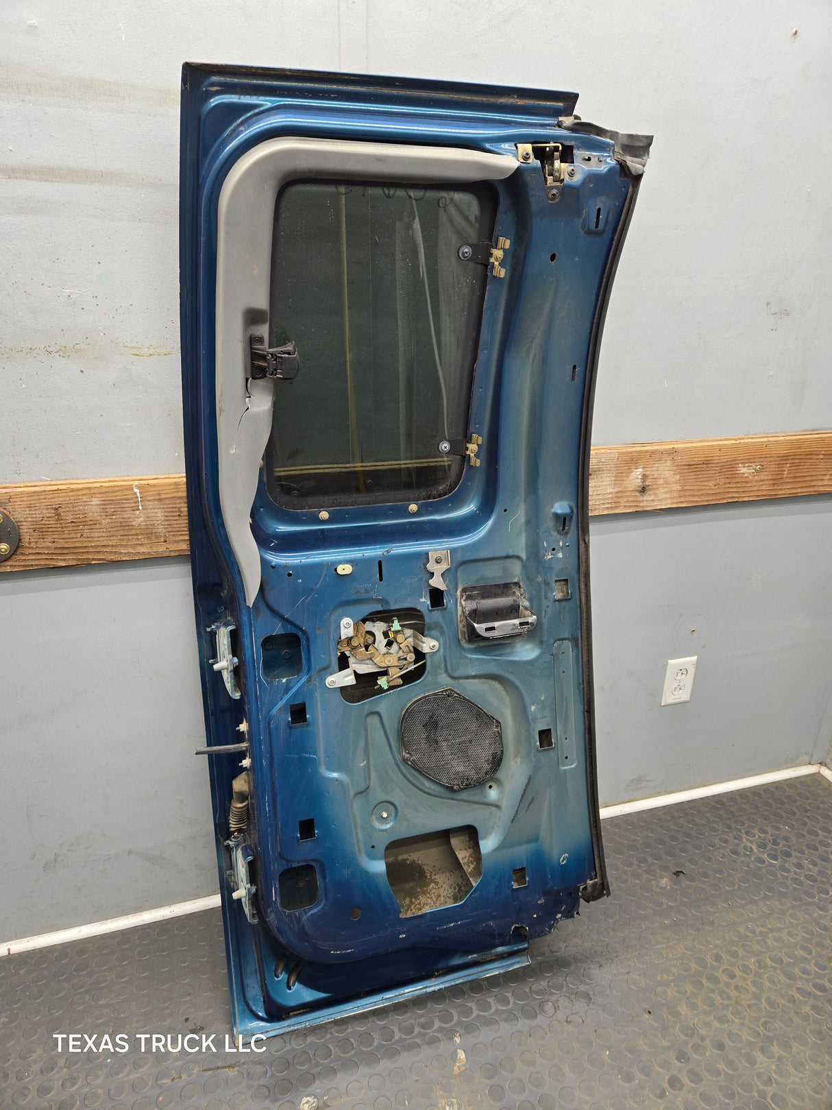 1999-2007 Ford Super Duty F250 F350 F450 F550 LH Extended Cab Driver Side Rear Door