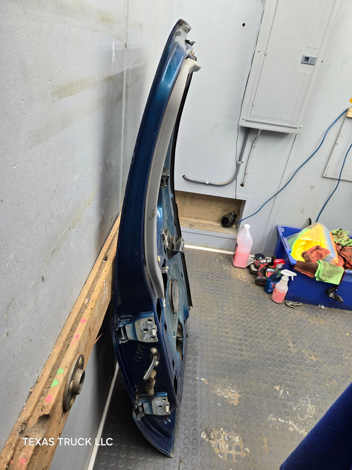1999-2007 Ford Super Duty F250 F350 F450 F550 LH Extended Cab Driver Side Rear Door