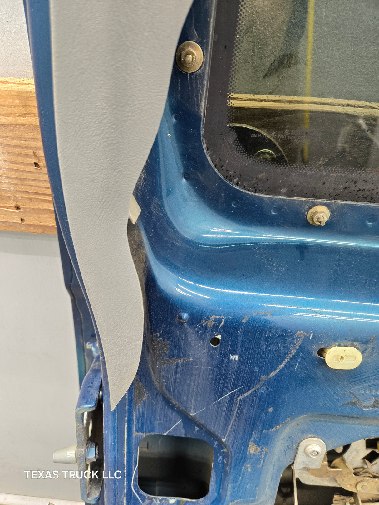 1999-2007 Ford Super Duty F250 F350 F450 F550 LH Extended Cab Driver Side Rear Door