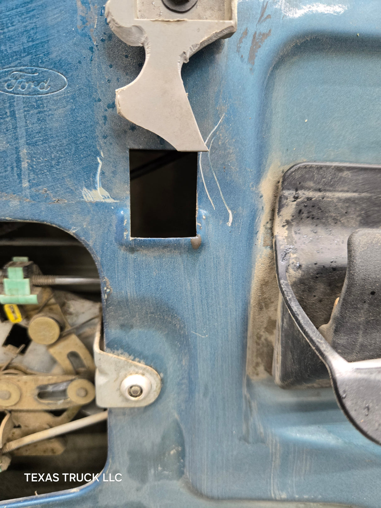 1999-2007 Ford Super Duty F250 F350 F450 F550 LH Extended Cab Driver Side Rear Door