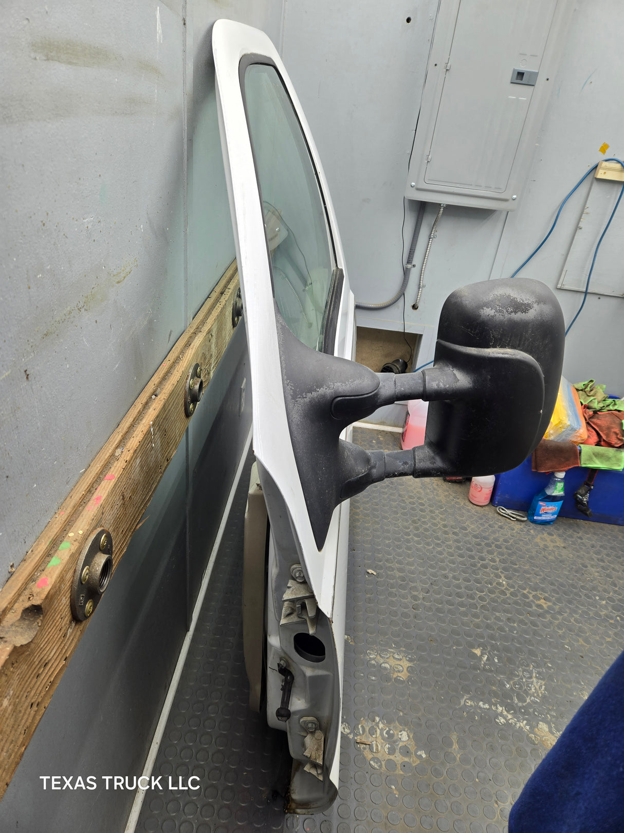 1999-2011 Ford Super Duty LH Driver Side Front Door F250 F350 F450 F550