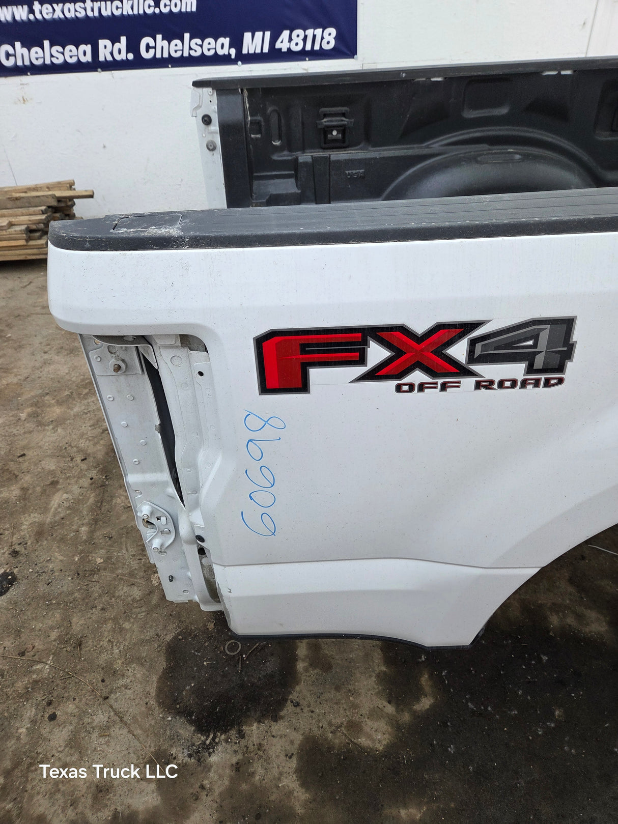 2017-2022 Ford F250 F350 Super Duty 6' 9" Short Truck Bed