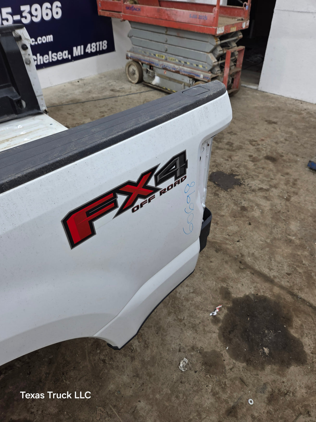 2017-2022 Ford F250 F350 Super Duty 6' 9" Short Truck Bed