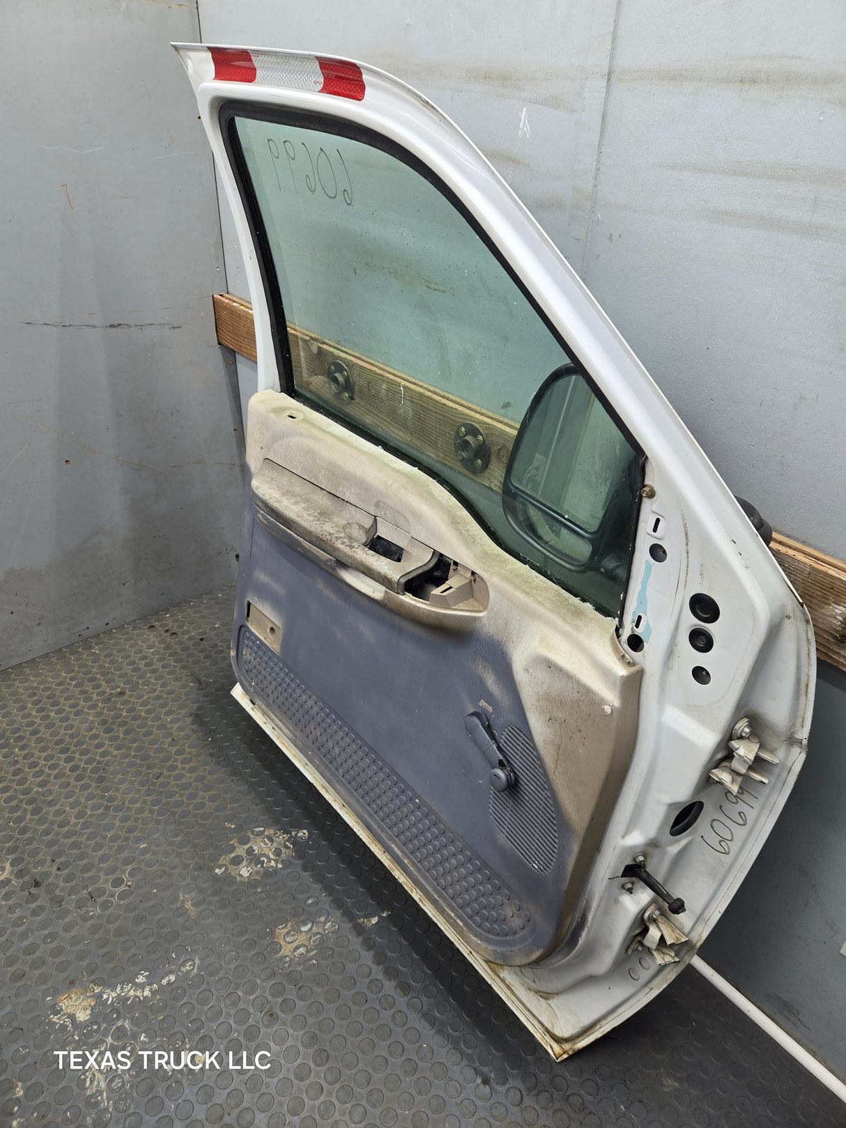 1999-2011 Ford Super Duty LH Driver Side Front Door F250 F350 F450 F550