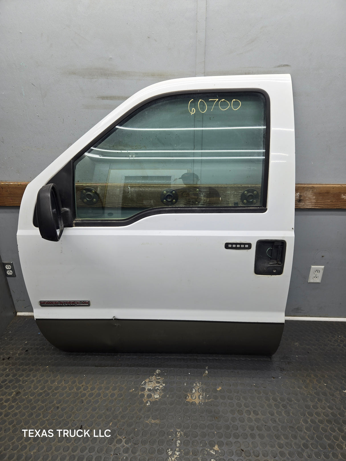 1999-2011 Ford Super Duty LH Driver Side Front Door F250 F350 F450 F550