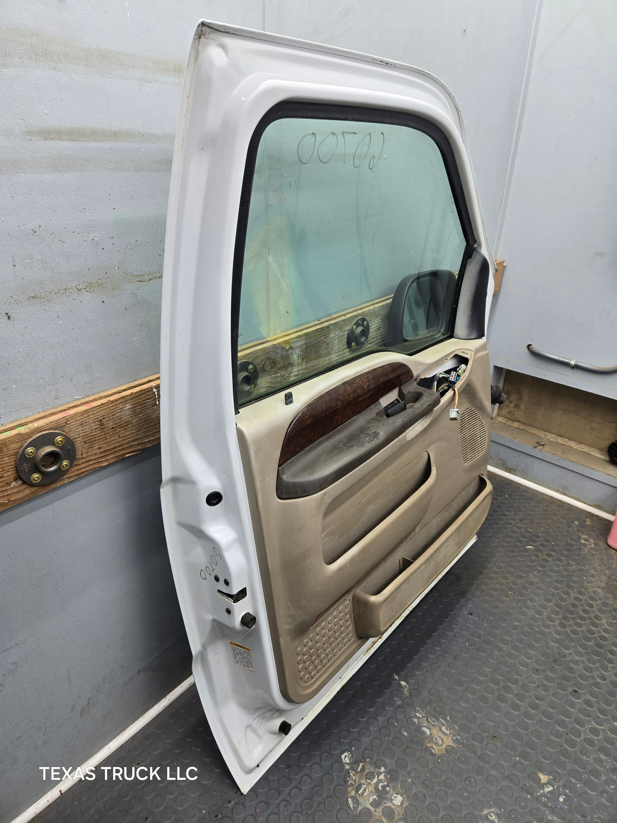 1999-2011 Ford Super Duty LH Driver Side Front Door F250 F350 F450 F550