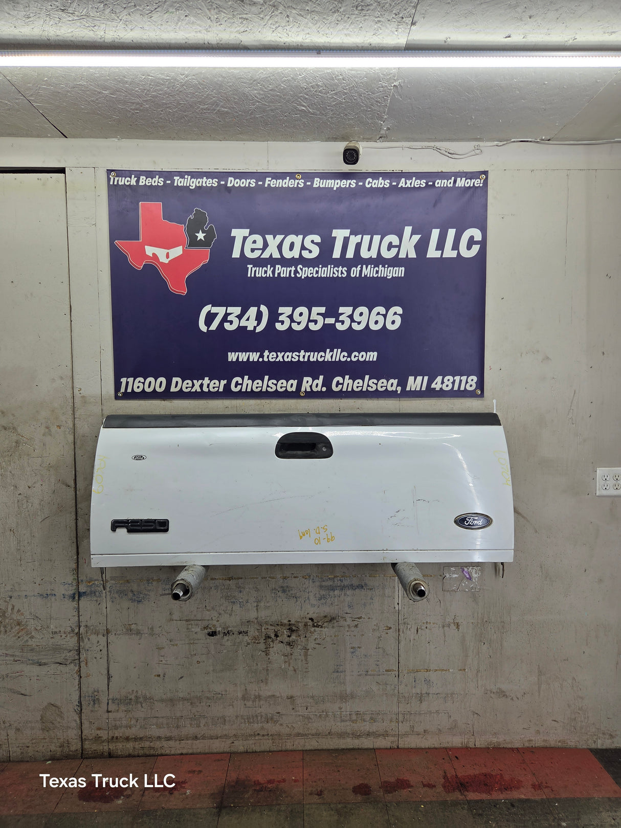 1997-2003 F150 / 1999-2007 Ford F250 F350 F450 F550 Super Duty Tailgate