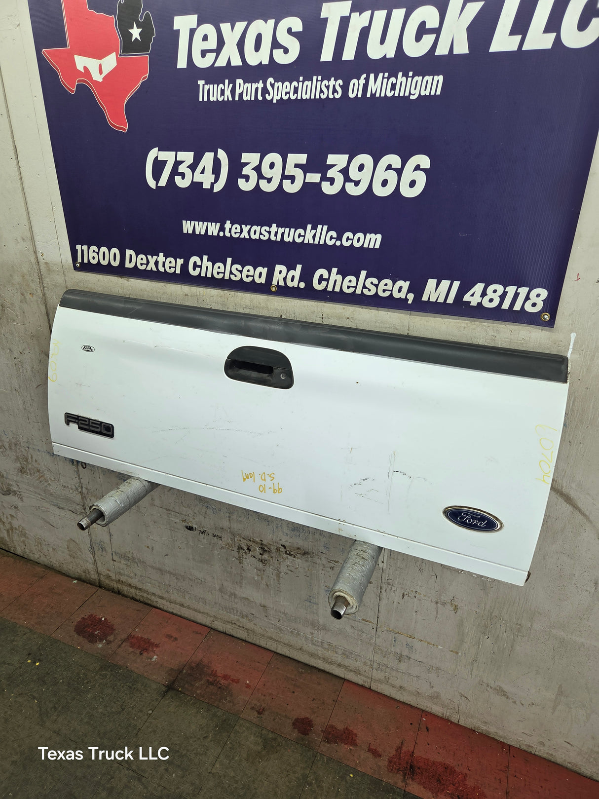 1997-2003 F150 / 1999-2007 Ford F250 F350 F450 F550 Super Duty Tailgate
