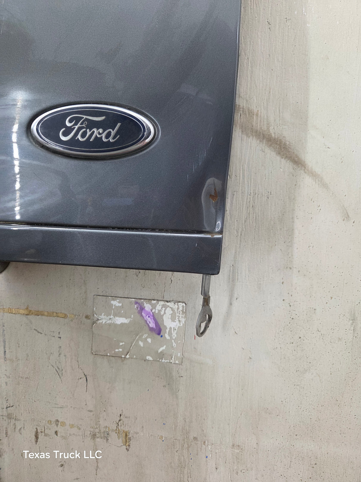 1997-2003 F150 / 1999-2007 Ford F250 F350 F450 F550 Super Duty Tailgate