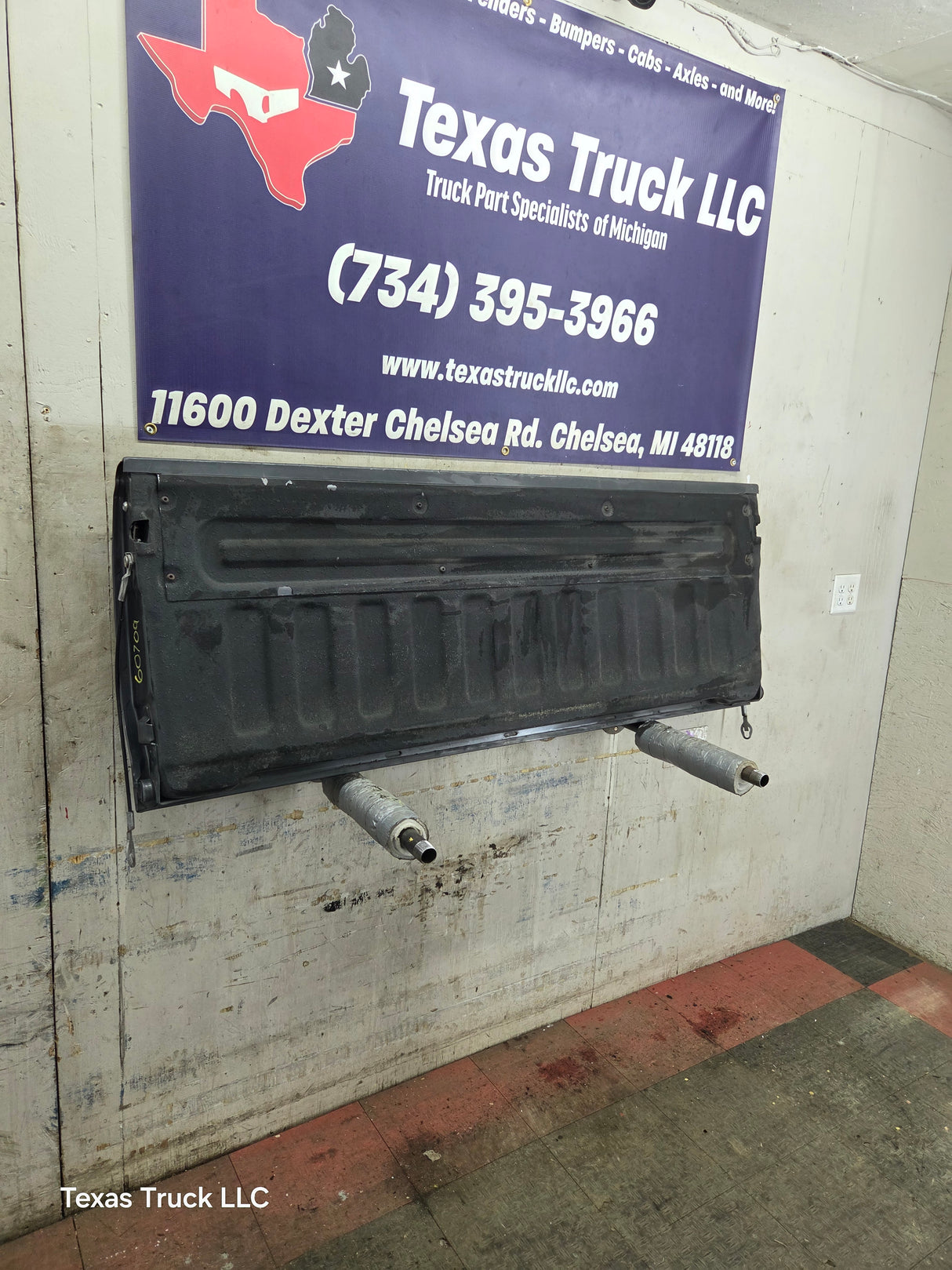 1997-2003 F150 / 1999-2007 Ford F250 F350 F450 F550 Super Duty Tailgate