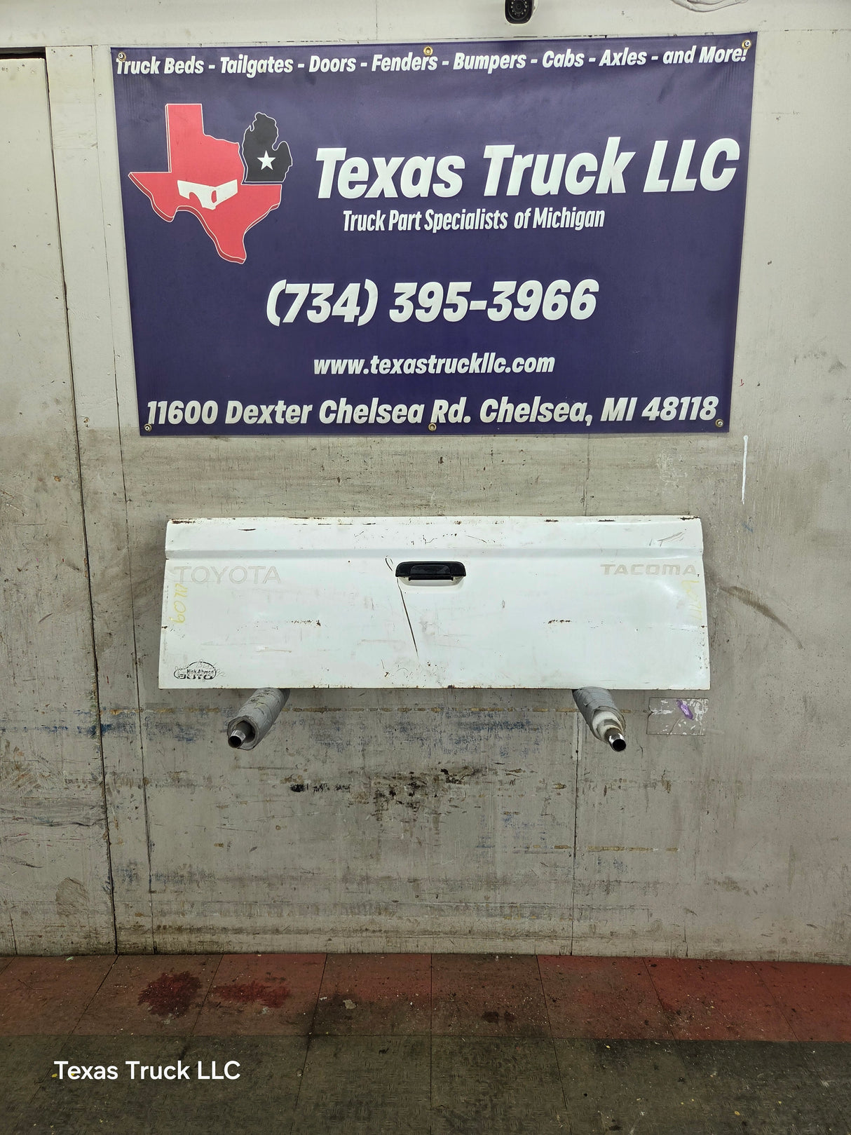 1995-2004 Toyota Tacoma Tailgate - White