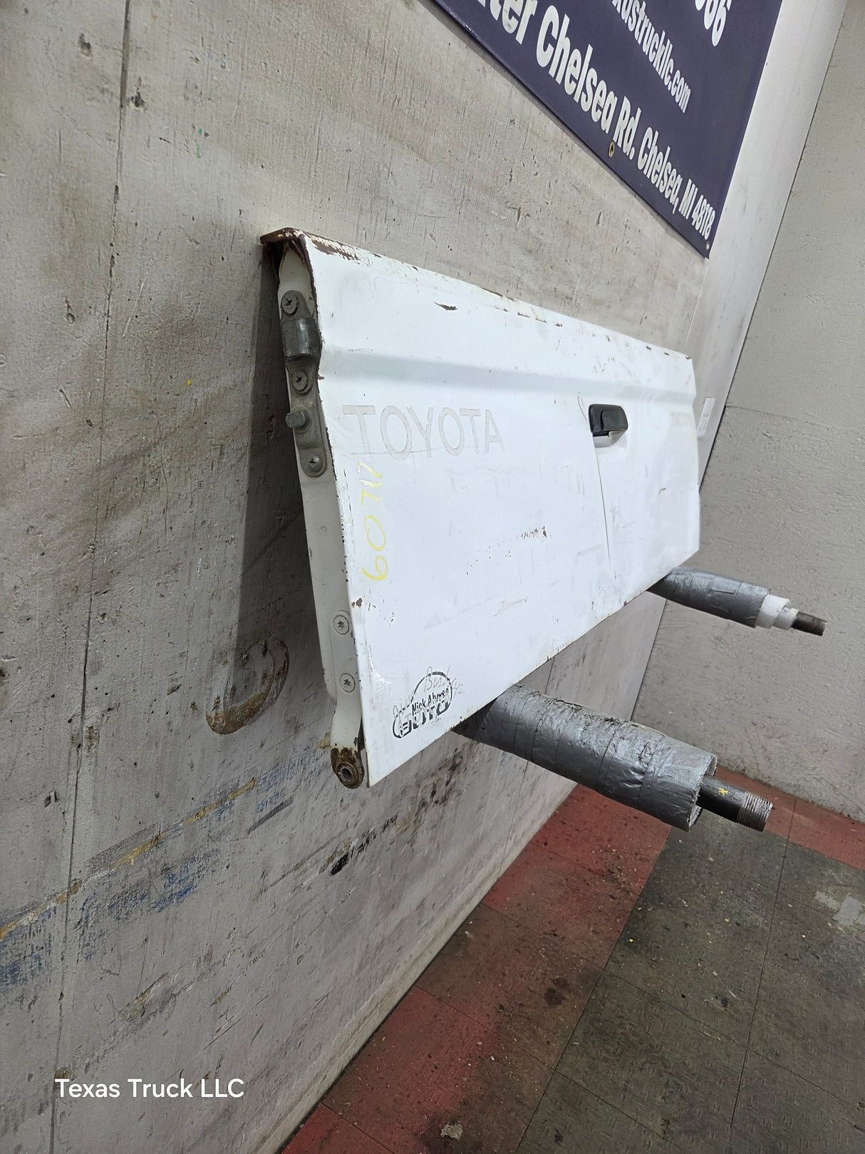 1995-2004 Toyota Tacoma Tailgate - White