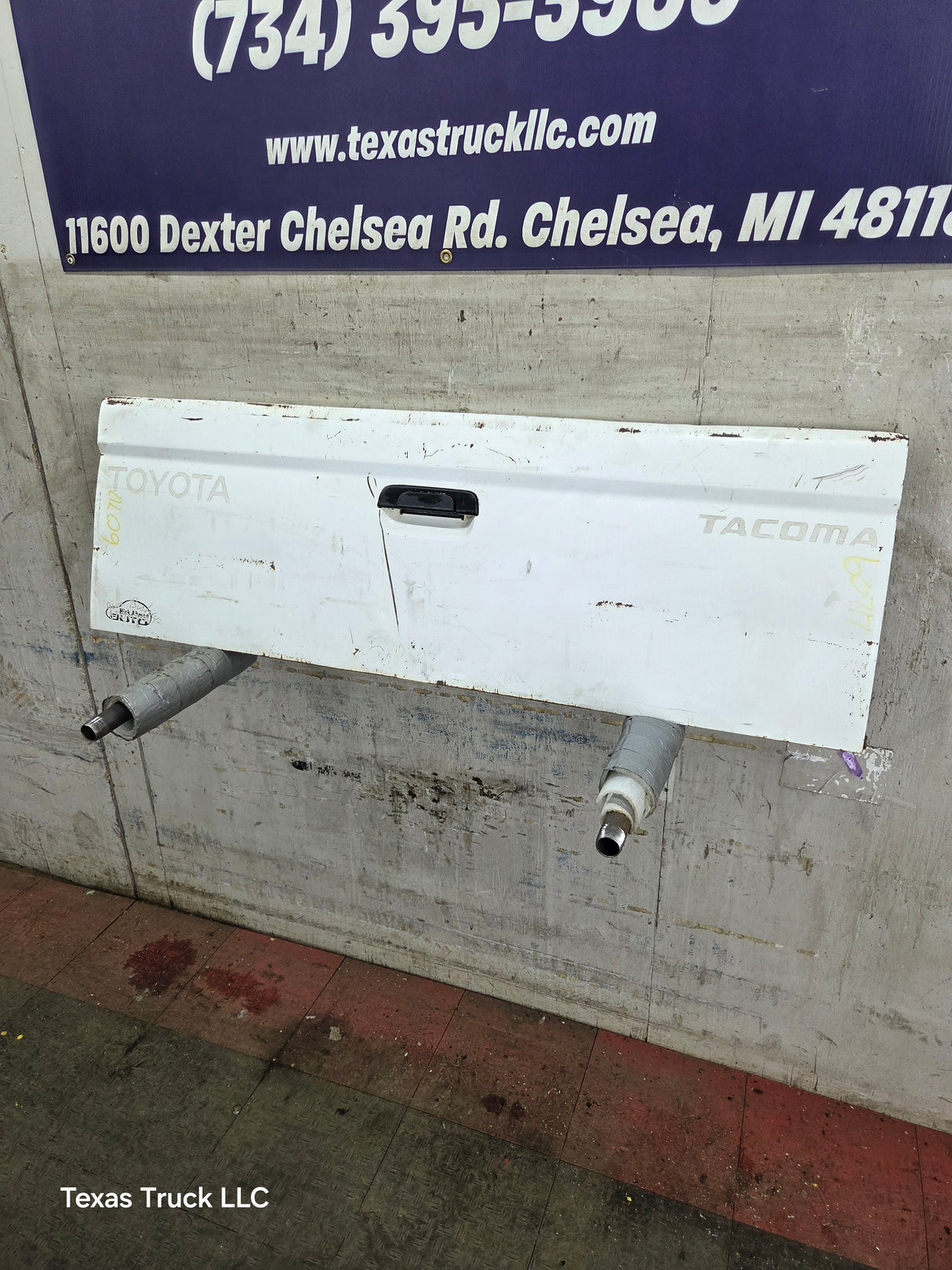 1995-2004 Toyota Tacoma Tailgate - White