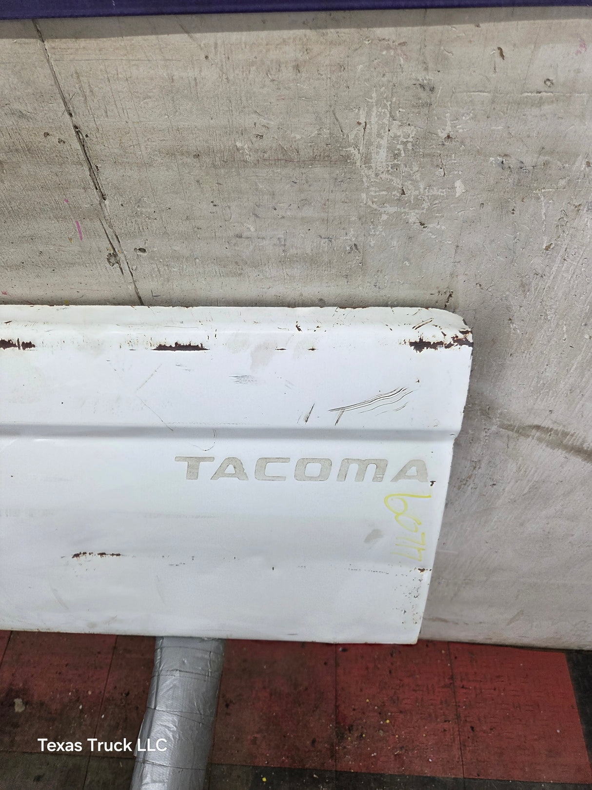 1995-2004 Toyota Tacoma Tailgate - White
