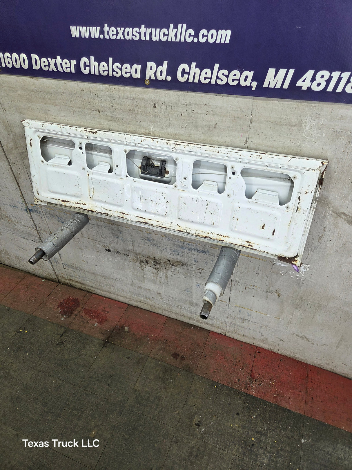1995-2004 Toyota Tacoma Tailgate - White